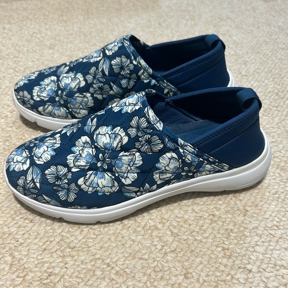 VB CLOUD by VERA BRADLEY-Convertible Slip-On Shoe Dive Floral Medallion Size 7 - Picture 4 of 9